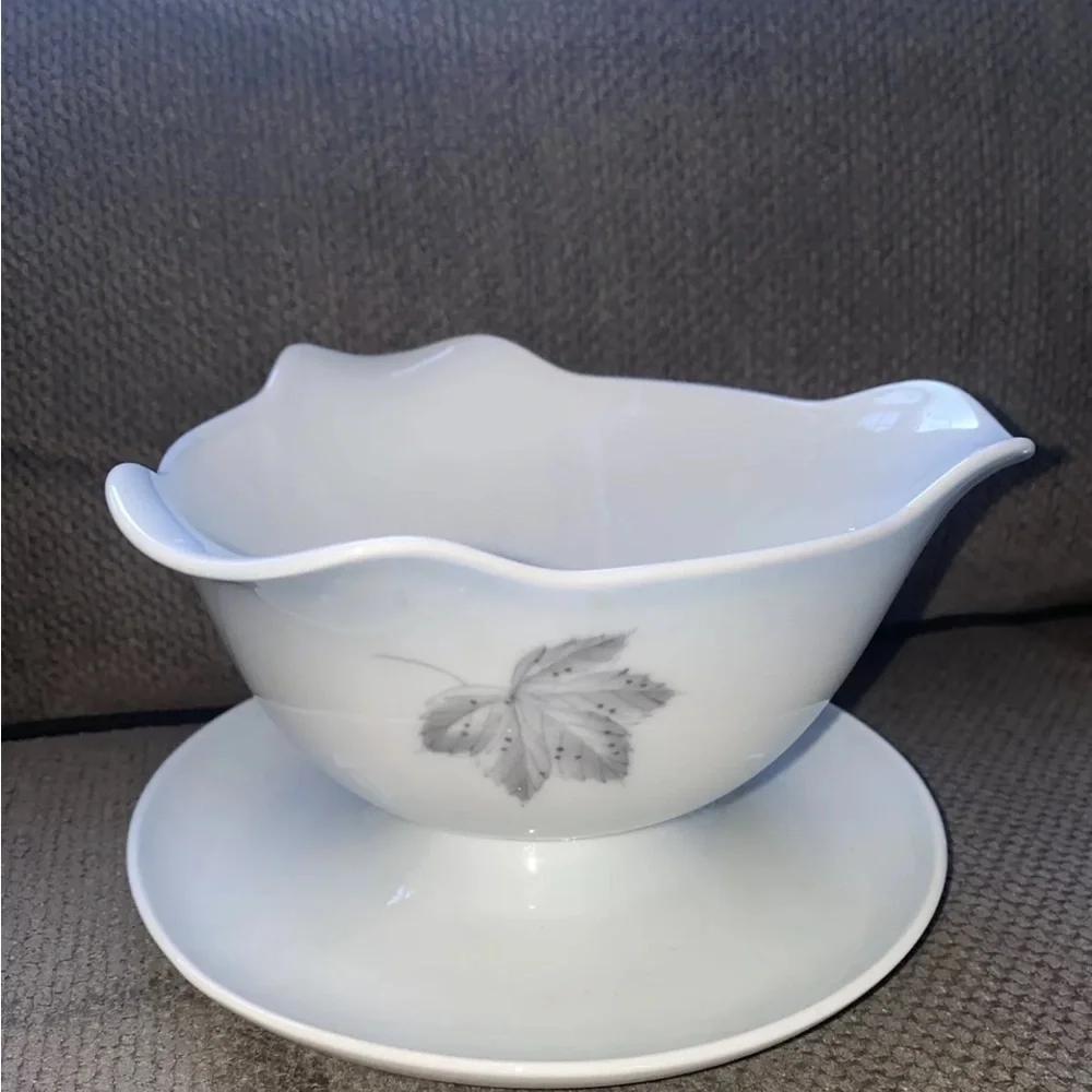 Bing & Grondahl Falling Leaves Gravy‎ Boat with Plate
